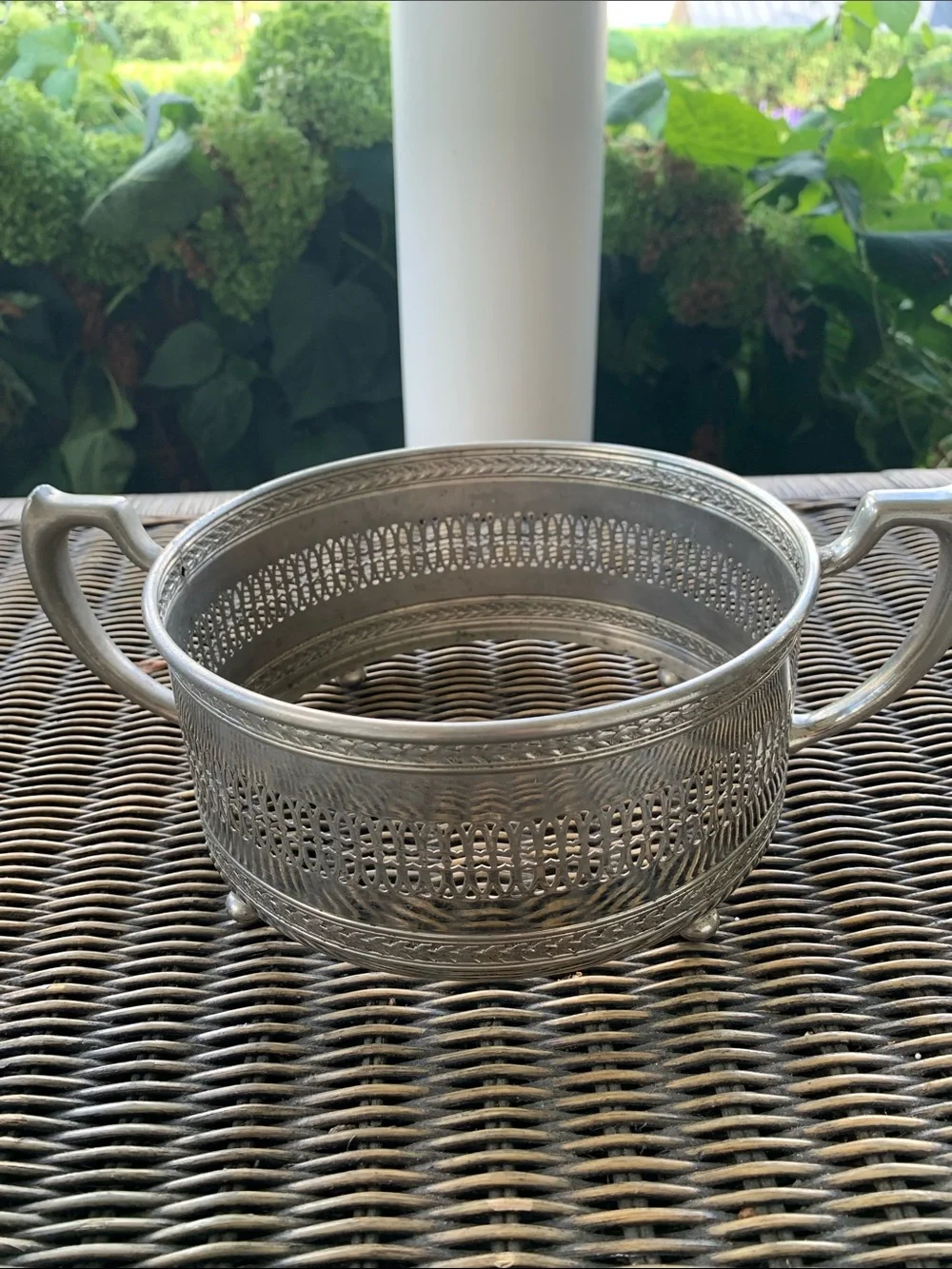 Vtg Hall’s Superior Kitchenware Covered Casserole in a Silver Metal Stand